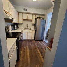 2205 S Huron Pky, Unit 4 in Ann Arbor, MI - Foto de edificio - Building Photo