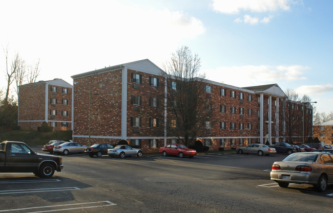 Lakeview Estates in Parkersburg, WV - Foto de edificio - Building Photo