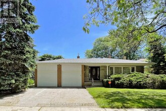 17 Foursome Cres in Toronto, ON - Building Photo - Building Photo