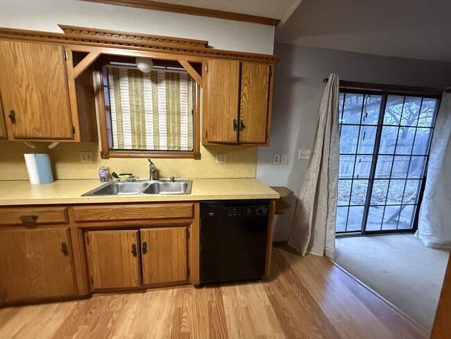 2202 Crestwood Dr in Stillwater, OK - Building Photo - Building Photo