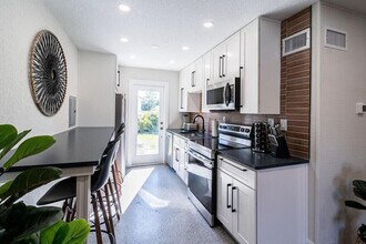 400 S Atlantic Ave in Cocoa Beach, FL - Foto de edificio - Building Photo