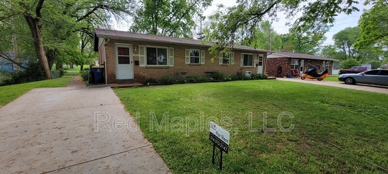 4006 Esseldale Dr in St. Ann, MO - Building Photo
