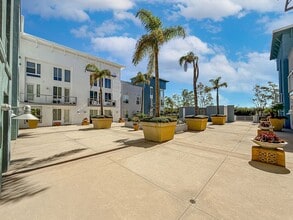 1901 Victoria Ave in Oxnard, CA - Building Photo - Building Photo