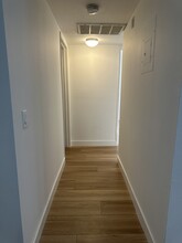 8735 Variel Ave, Unit 104 in Canoga Park, CA - Foto de edificio - Building Photo