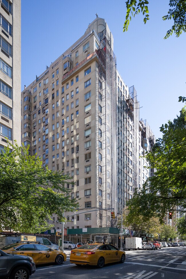 875 Fifth Ave in New York, NY - Building Photo - Building Photo