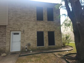 1063 Birnham Woods Blvd in Pasadena, TX - Building Photo