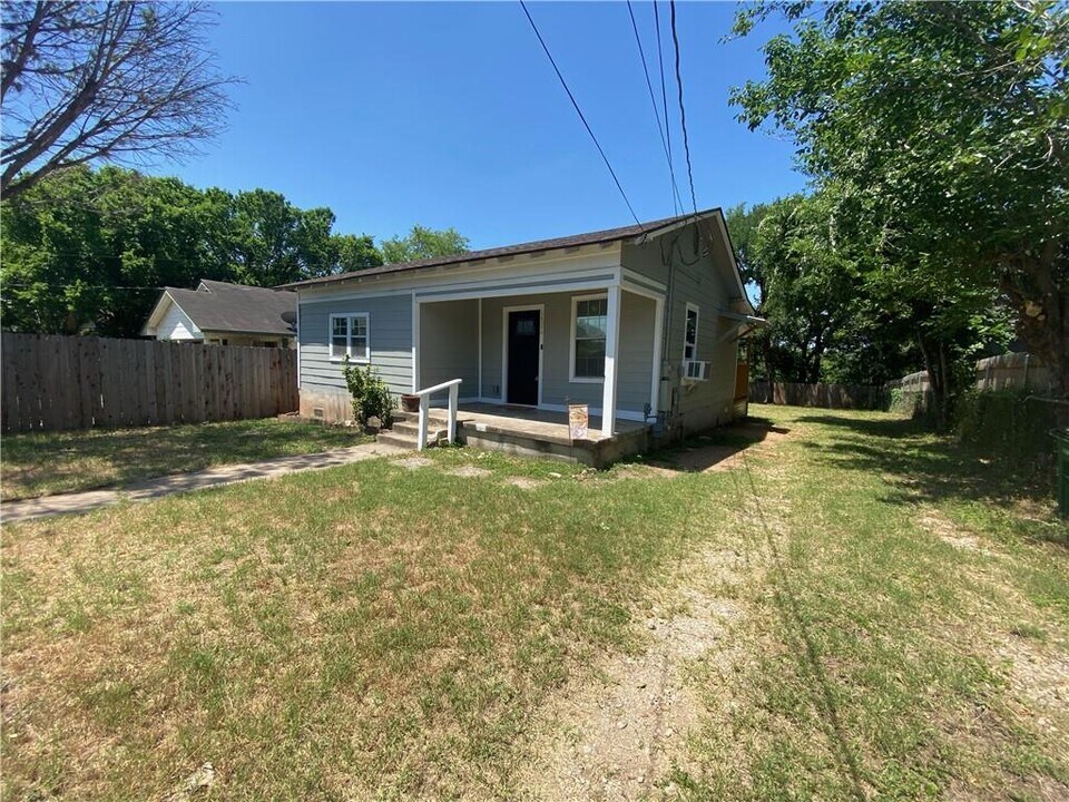 1306 Perez St in Austin, TX - Building Photo