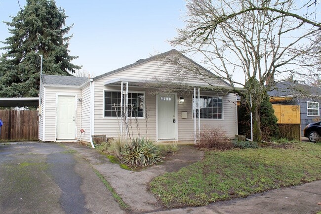 property at 5933 SE Franklin St
