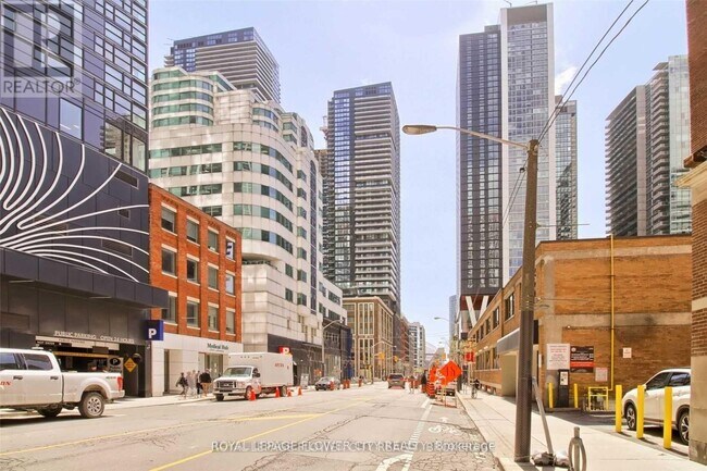 115-3115 Blue Jays Way in Toronto, ON - Building Photo - Building Photo