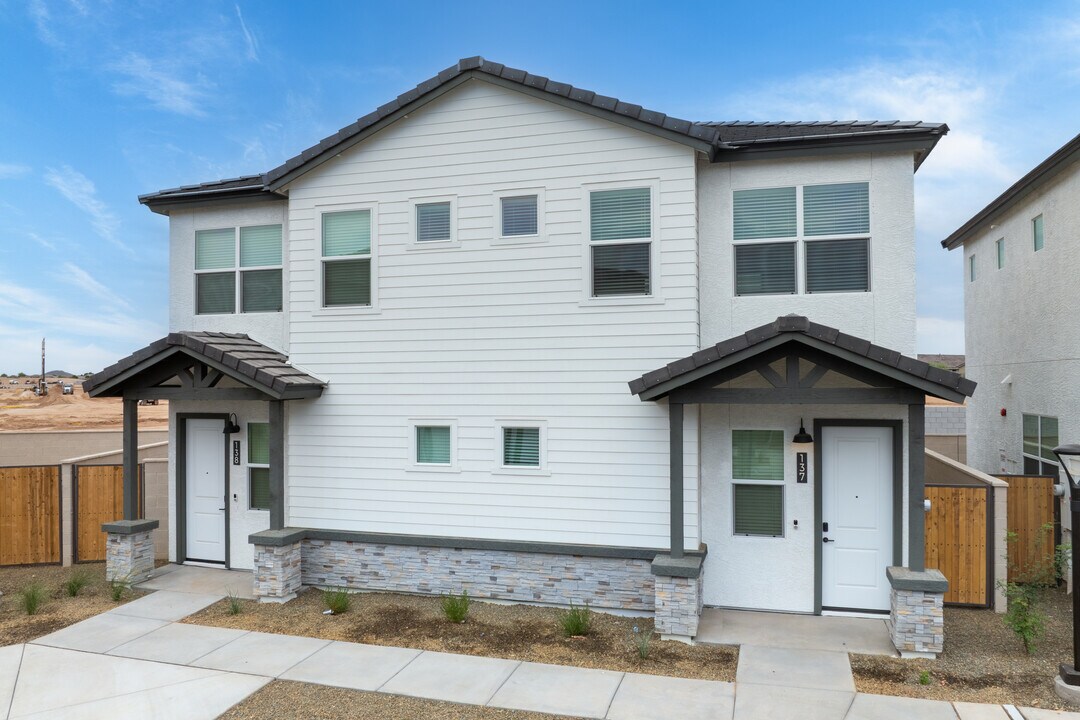Pique Residences in San Tan Valley, AZ - Foto de edificio