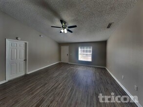 3390 Shalimar Cir in Deltona, FL - Foto de edificio - Building Photo