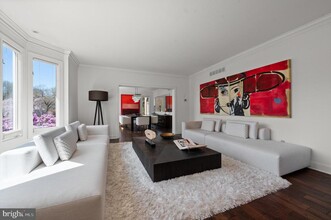 30 Sleepy Hollow Dr in Newtown Square, PA - Foto de edificio - Building Photo