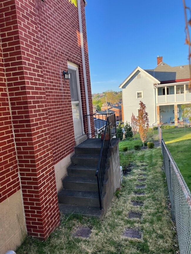 20 Highland Ave in Crafton, PA - Building Photo - Building Photo