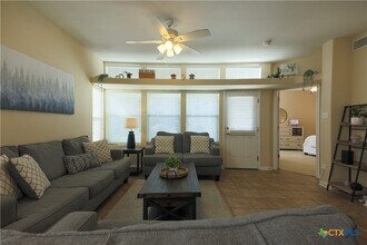 421 Shadow Point in San Marcos, TX - Building Photo - Building Photo