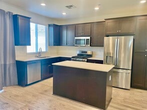 1112 Pearl Dr in Los Banos, CA - Building Photo - Building Photo