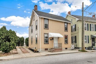 14 McAllister St in Hanover, PA - Building Photo