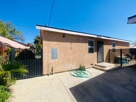 11584 Amboy Ave in San Fernando, CA - Building Photo
