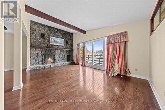 2212 St. Laurent Blvd in Ottawa, ON - Building Photo - Building Photo