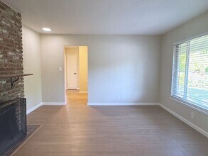 3621 Woodcrest Rd in Sacramento, CA - Building Photo - Building Photo