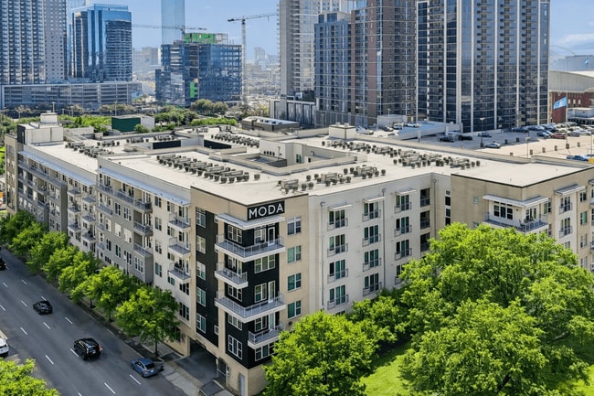 Moda Apartments in Dallas, TX - Building Photo - Building Photo