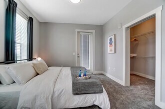 2875 Olentangy River Rd in Columbus, OH - Building Photo - Building Photo