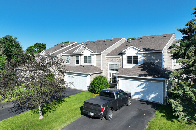 Pioneer Pointe Townhomes in Chaska, MN - Building Photo - Building Photo