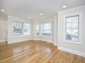 24 Pequot Ave in Port Washington, NY - Building Photo - Building Photo