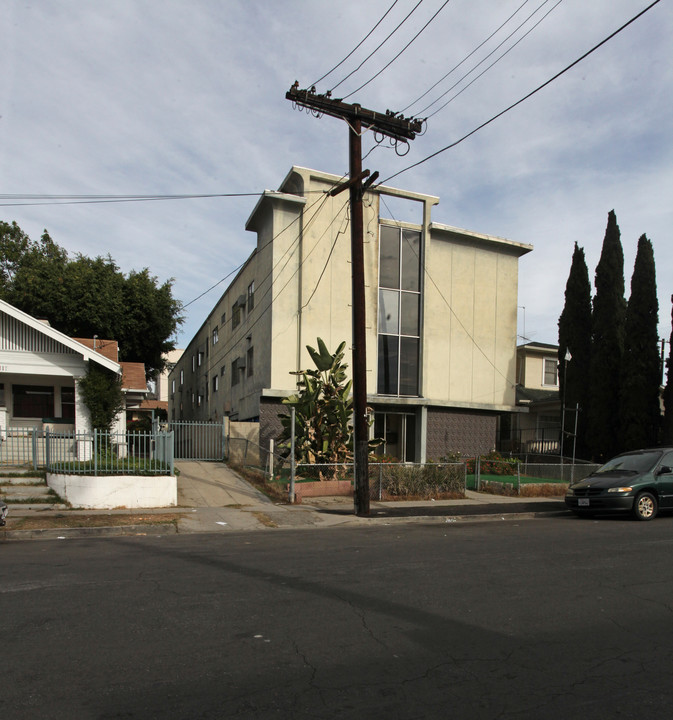 5111 Harold Way in Los Angeles, CA - Building Photo