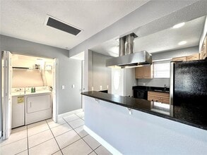 1350 Mediterranean Dr in Punta Gorda, FL - Building Photo - Building Photo