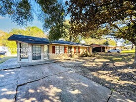 3010 Center St in Flora, MS - Building Photo