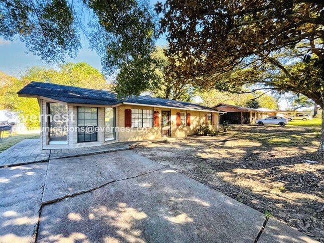 property at 3010 Center St