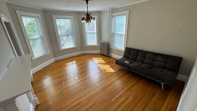 797 Cambridge St, Unit 1 in Cambridge, MA - Foto de edificio - Building Photo