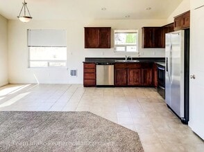 303-305 Victoria Dr in Moscow, ID - Building Photo - Building Photo