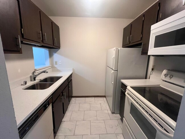 6179 W Cold Spring Rd in Milwaukee, WI - Building Photo - Building Photo