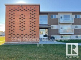 6103-6198 98 Ave NW in Edmonton, AB - Building Photo