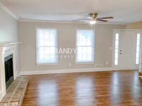 916 S Deshon Rd in Lithonia, GA - Foto de edificio - Building Photo