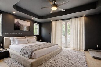 4867 Ponce de Leon Blvd in Coral Gables, FL - Building Photo - Building Photo