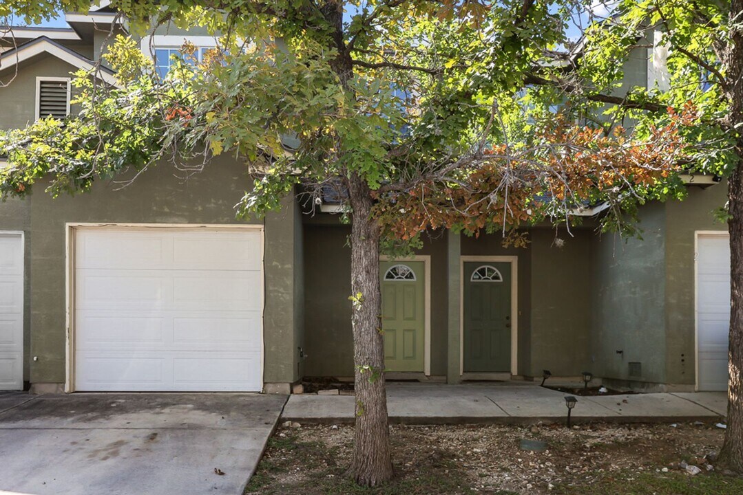 6410 Summit Oak in San Antonio, TX - Building Photo