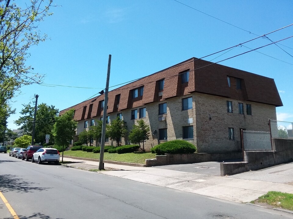 1315 Noble Ave, Unit B9 in Bridgeport, CT - Foto de edificio