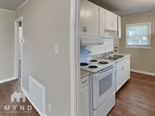 2046 Medford Ave in Indianapolis, IN - Building Photo - Building Photo