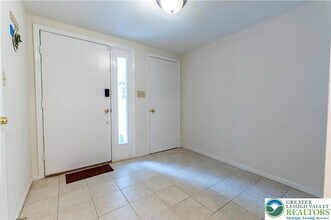 8315 Countryside Ln in Fogelsville, PA - Foto de edificio - Building Photo