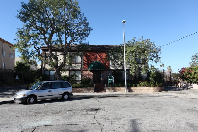 Queen Anne Apartments in Canoga Park, CA - Building Photo - Building Photo