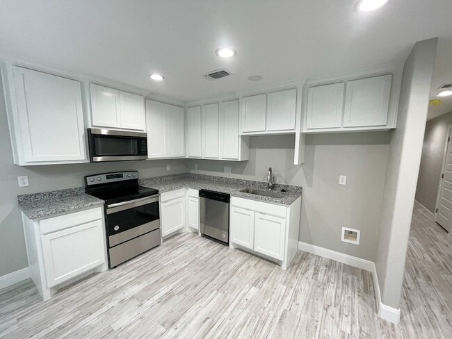 2624 S Fannin Ave in Denison, TX - Foto de edificio - Building Photo