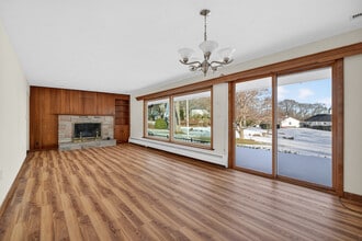 9 Harbor View S in Essex, CT - Building Photo - Building Photo