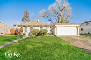 10 Fir St in Carpentersville, IL - Building Photo