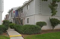 Heather Court Apartments in Clovis, CA - Building Photo - Building Photo