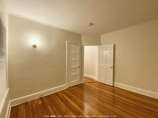 132 1/2 Oxford St, Unit 1A in Cambridge, MA - Foto de edificio - Building Photo