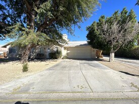 44840 Ramona Ave in Palm Desert, CA - Building Photo