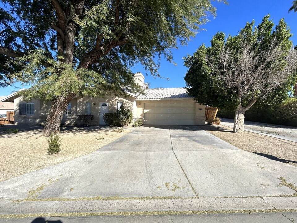 44840 Ramona Ave in Palm Desert, CA - Building Photo