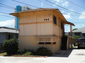 744-746 Ekela Ave in Honolulu, HI - Building Photo - Building Photo